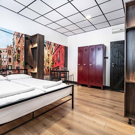 Vola Hostel Warsaw Luaran gambar