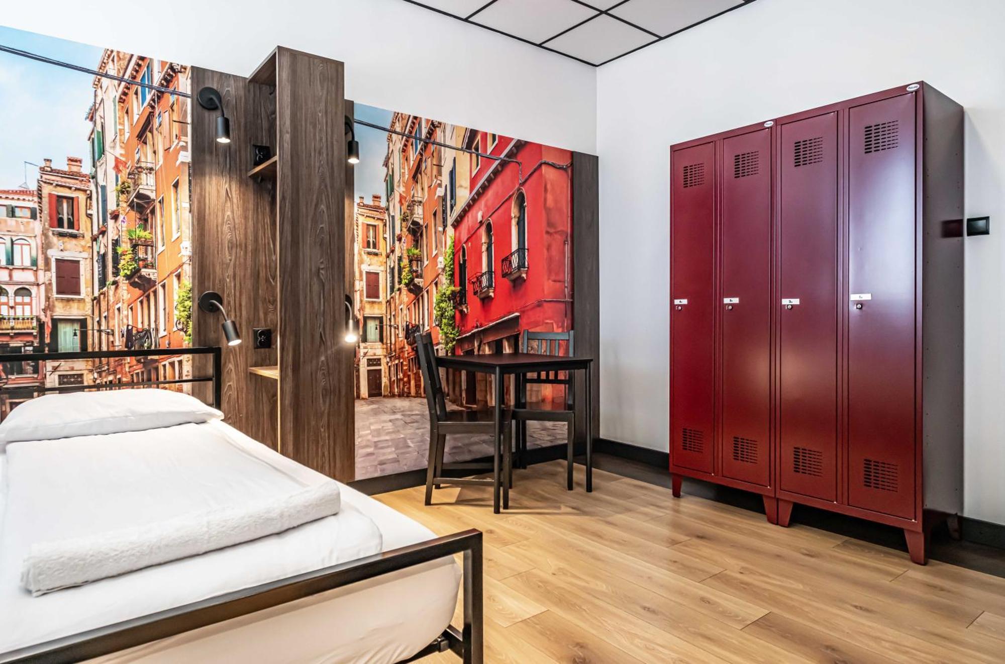 Vola Hostel Warsaw Luaran gambar