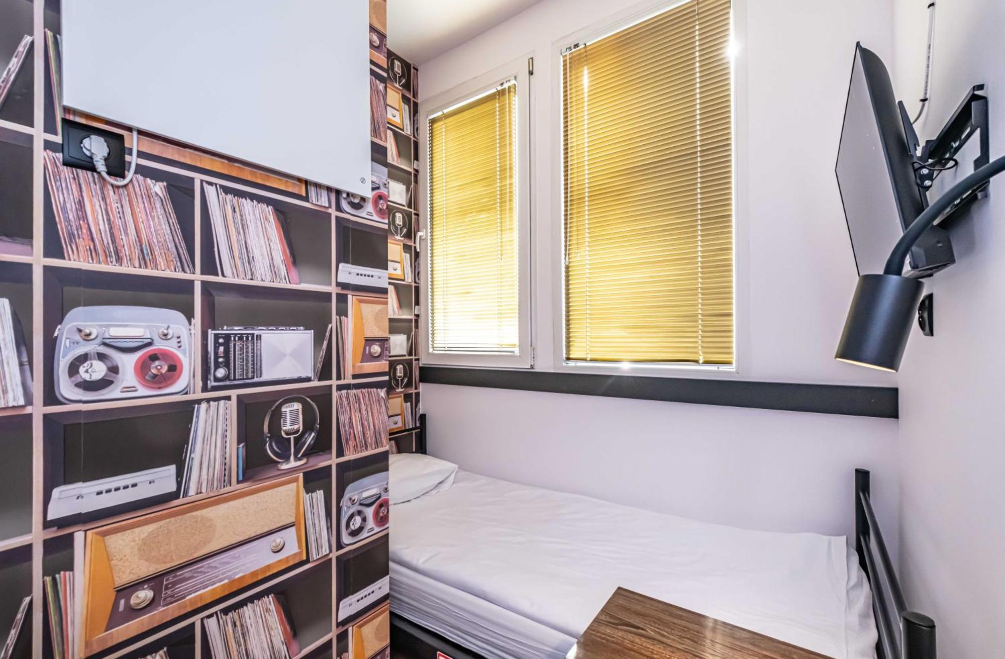 Vola Hostel Warsaw Luaran gambar